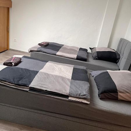 Apartment Bis Zu 8 Einzelbetten Stellplatz Wifi เอสเซน ภายนอก รูปภาพ