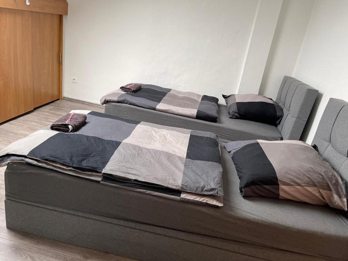 Apartment Bis Zu 8 Einzelbetten Stellplatz Wifi เอสเซน ภายนอก รูปภาพ