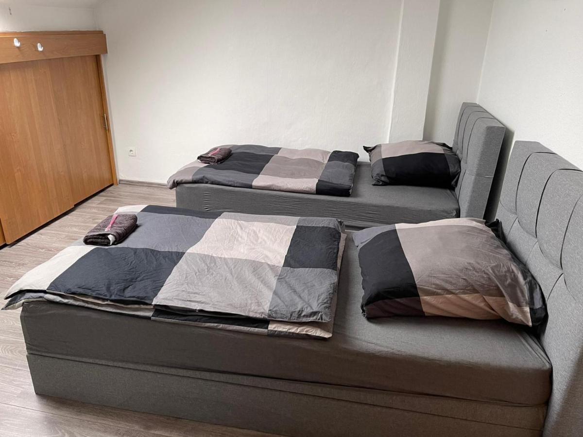 Apartment Bis Zu 8 Einzelbetten Stellplatz Wifi เอสเซน ภายนอก รูปภาพ